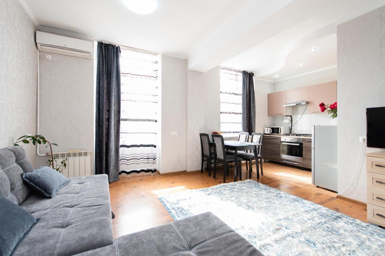 Comfortable Apartment In The Golden Square. Almaty Extérieur photo