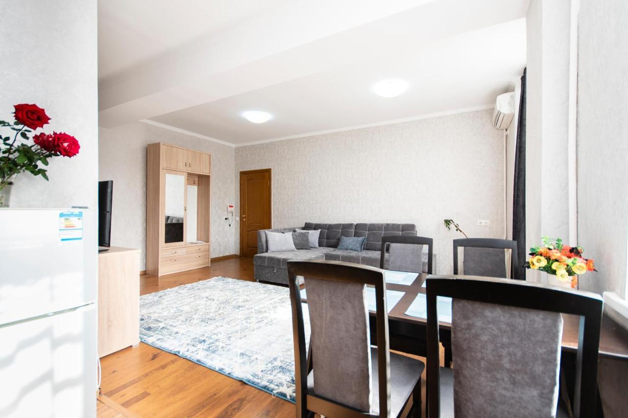 Comfortable Apartment In The Golden Square. Almaty Extérieur photo
